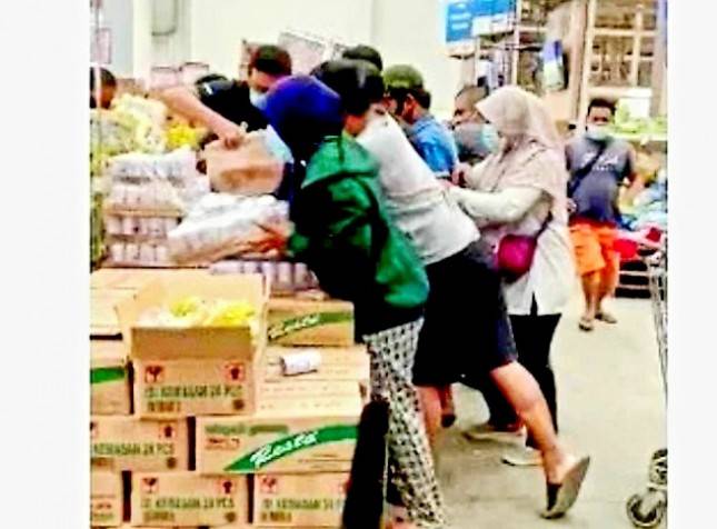 Warga RI Bikin Heboh, Panik Rebutan Susu Beruang! Pakar IDI Geleng-geleng: Itu Bukan Obat Covid-19, Bersikaplah Dewasa...