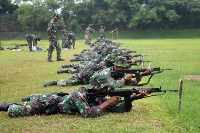 Prajurit Batalyon Infanteri 6 Marinir  Tingkatkan Menembak Senapan SS2V4