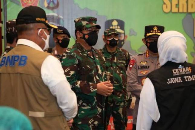 Panglima TNI Marsekal Hadi Tjahjanto Beri Apresiasi Masyarakat yang Lakukan Vaksinasi