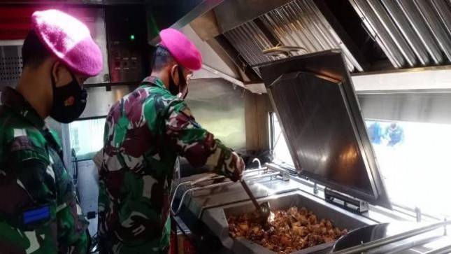  Yonbekpal 1 Mar Kerahkan Kendaraan Food Truck Ganila Terkait Dapur Umum di GBK