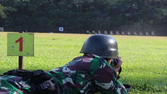 Prajurit Batalyon Infanteri 6 Marinir Cilandak Tingkatkan Kemampuan Menembak