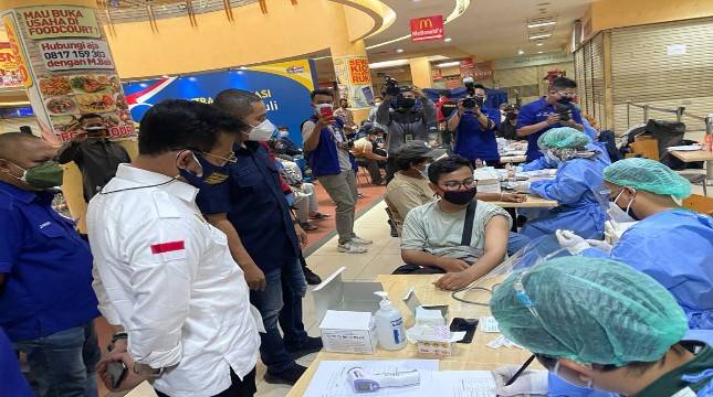 Mentan SYL Kunjungi Pulogadung Trade Center Tinjau Pemberian Vaksin Covid-19