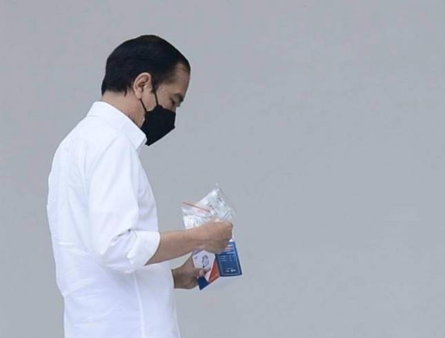 Bagi-bagi Paket Obat dan Vitamin Gratis, Jokowi Banjir Pujian, Publik: Terimakasih Pak De! Benar-benar Mikirkan Rakyatnya...