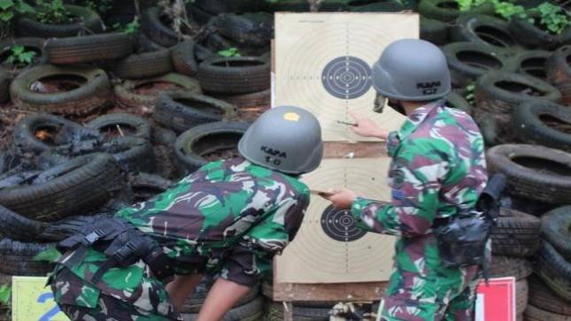 Prajurit Yonkapa 1 Marinir Cilandak Latihan Menembak TW III