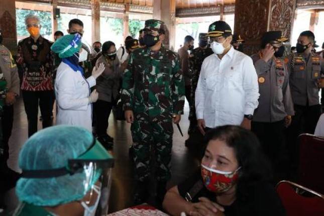 Panglima TNI Marekal Hadi Tjahjanto Apresiasi Masyarakat Solo Raya Sudah Perangi Covid-19