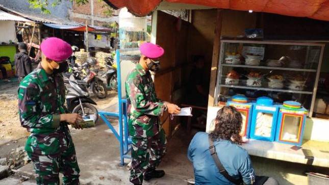  Prajurit Batalyon Infanteri 6 Marinir Tegakkan PPKM di Tanah Abang Jakarta