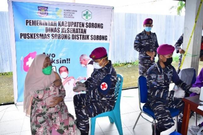 Masyarakat Sorong Peroleh Serbuan Vaksinasi dari TNI AL