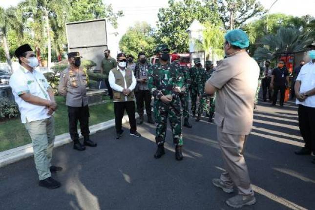 Panglima TNI Marsekal Hadi Tjahjanto Himbau Warga Bergejala Covid-19 Segera Dirawat di Tempat Isoter