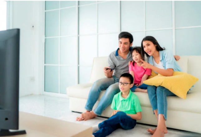 Papa Mama, Jaga Anak dari Program Televisi Tak Mendidik dan Paparan Virus Covid-19