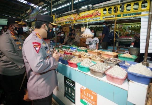 Kapolri Pastikan Pelaksanaan Protokol Kesehatan di Pasar Modern BSD City Berjalan Baik
