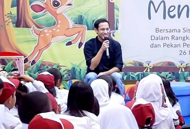 Ayah Bunda Catat! Dongeng Itu Bagus Buat Anak, Menteri Nadiem: Yuk, Biasakan Bacakan Cerita Dongeng 