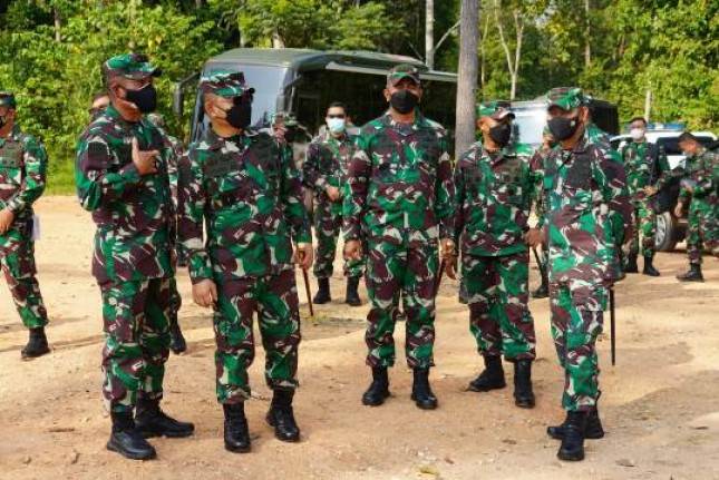 Pangkostrad dan KASAD Tinjau Kesiapan Penembakan Meriam Astros Yonarmed 10 Kostrad