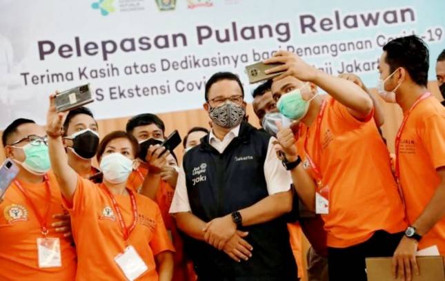 Gubernur Anies Lepas Pulang Relawan Kesehatan: Terimakasih Ibu/Bapak Telah Tulus Berjuang Menangani Pasien Covid-19 
