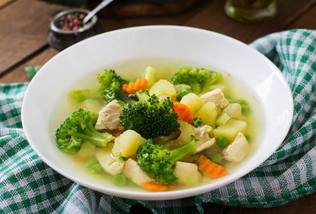 Begini Cara Mengolah Sup Sayur dan Salad jadi Makanan Menyehatkan