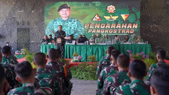 Pangkostrad Letjen TNI Dudung Abdurachman Kunker  ke Brigif Para Raider 17 dan Yonkav 1 Kostrad 