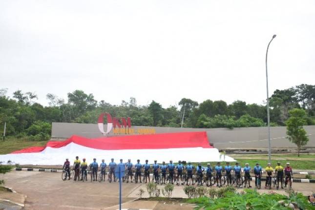 Bendera Merah Putih  Ukuran Besar  di Titik "0" KM Sota Merauke