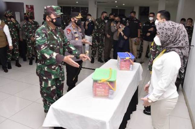 Panglima TNI Marsekal Hadi Tjahjanto Aresiasi  Atas Dedikasi Nakes dan Non Kesehatan Bantu Pasien Terpapar Covid-19