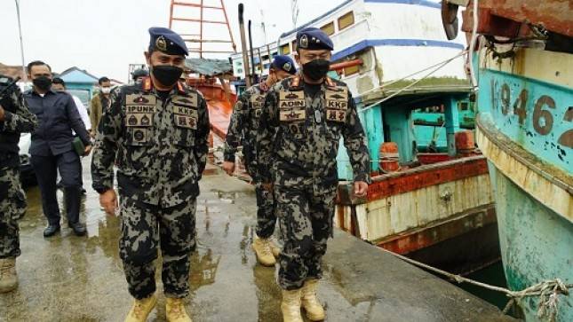 Gercep Tanpa Kompromi! Pasukan Menteri Trenggono  Tangkap Dua Kapal Asing Pelaku Illegal Fishing di Laut Natuna Utara