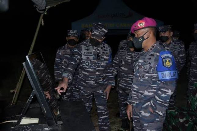 KASAL Laksanana Yudo Bersama Dankormar Mayjen (Mar) Suhartono Tinjau Latihan Pasukan Khusus Gabungan TNI AL