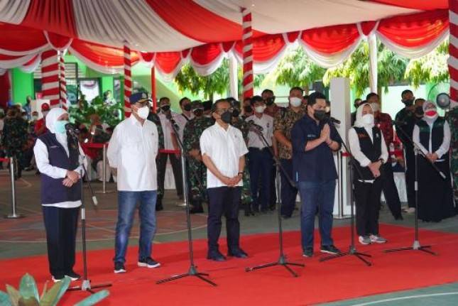 Menteri BUMN Erick Thohir Tinjau Sentra Vaksin bersama Mensesneg, Menhub dan Gubernur Jatim