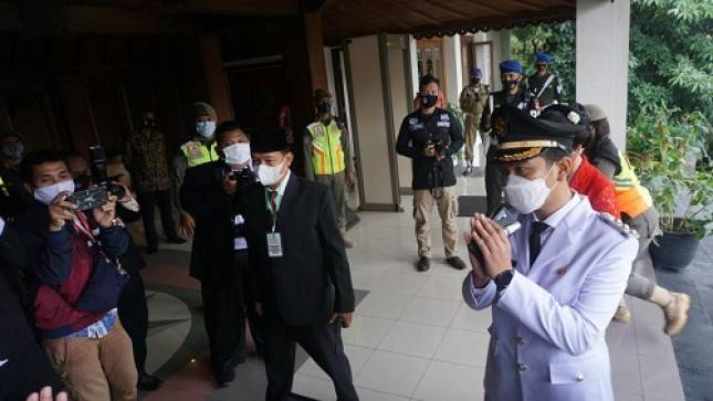 Etos Kerja Sama dengan Pak Jokowi! Warganet Idamkan Gibran  Presiden 2024:  Pak Jokowi Banget, Sopan dan  Jujur