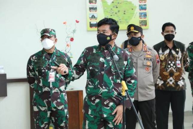 Panglima TNI Marsekal TNI Hadi Tjahjanto Ajak Masyarakat: Kalau Kita Keroyok Bersama, Penularan Covid-19 Segera Teratasi