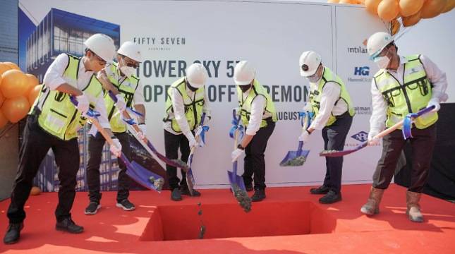 Gelar Topping Off Tower Kedua, Intiland Pastikan Serah Terima Unit Fifty Seven Promenade Tepat Waktu