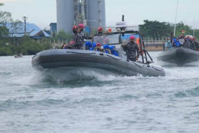 Pasmar 3 Korps Marinir Lakukan Serbuan Vaksin ke Pulau Terpencil di Pulau Arar Distrik Mayamuk Sorong 
