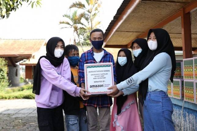  Dahsyat! Orang-orang Baik Terus Mengalirkan Bantuan, SiCepat Berkolaborasi dengan Amazon Gelar  Pengiriman Paket Sembako untuk Masyarakat Terdampak Pandemi Covid-19