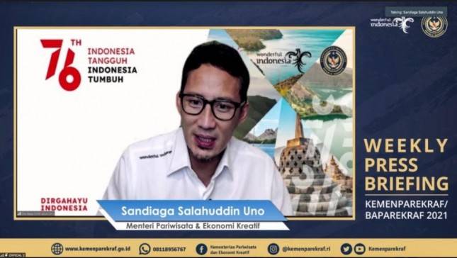 Menparekraf Ajak Pekerja Seni Sosialisasikan Aplikasi PeduliLindungi di Sentra Vakisinasi