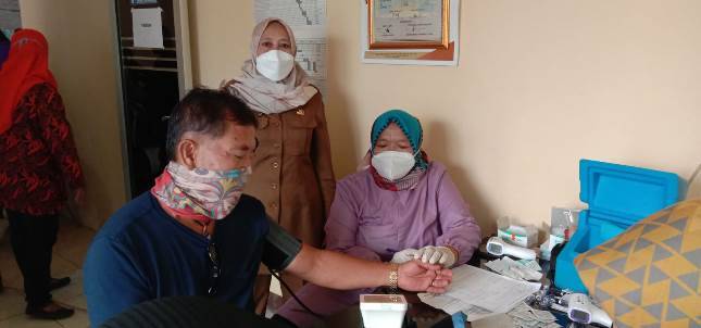 Kepala Desa Cikbar Apresiasi Warganya Antusias Ikuti Vakinasi