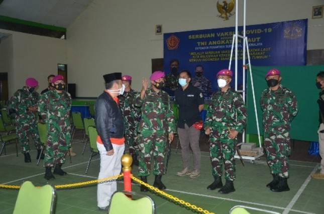  Korps Marinir TNI AL Dukung Program Vaksinasi di Wilayah Pesaantren