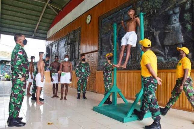 Danrem Merauke Brigjen TNI Bangun Pimpin Sidang Parade Penerimaan Bintara PK TNI AD Tahun 2021  