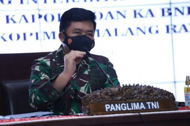 Panglima TNI Marsekal Hadi Tjahjanto Pastikaan Kerja Keras dan Kolaborasi Semua Pihak Berhasil Turunkan Kasus Covid-19 Di Malang 