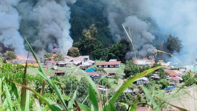 Kelompok Bersenjata Papua Bakar Puskesmas dan Sekolah, Satgas Nemangkawi: Kami Terus Lakukan Pengejaran....