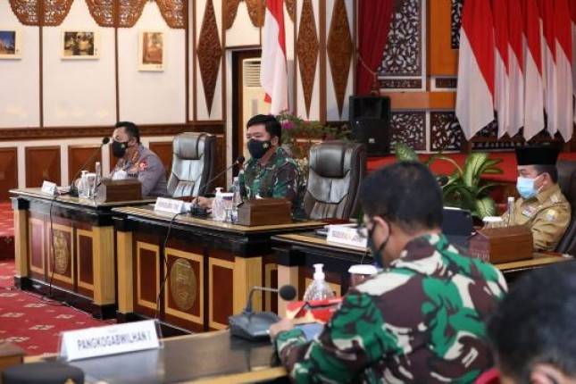 Panglima TNI Marsekal Hadi Tjahjanto Pastikan Pengetatan PPKM Level IV Berhasil Turunkan Kasus Covid-19 Di Jambi