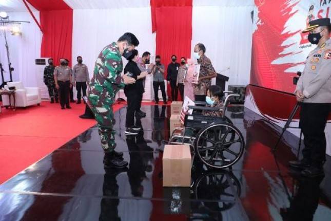 Panglima TNI Marsekal Hadi Tjahjanto Hadiri Bhakti Sosial Alumni Akabri 1996 Brantasena' di Tangerang