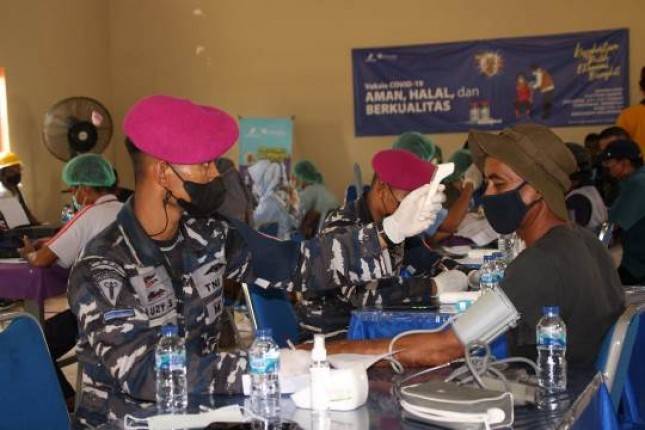 Pasmar 3 Laksanakan Serbuah Vaksinasi  kepada  Masyarakat Sorong Papua