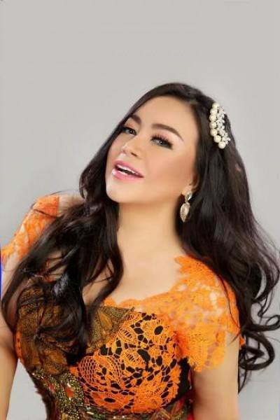 Ratu Goyang Patah Anisa Bahar Ramaikan Konser Amal Malam Kasih Untukmu