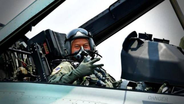 KASAL Laksamana Yogo Margono Terima Wing Kehormatan Penerbang TNI AU