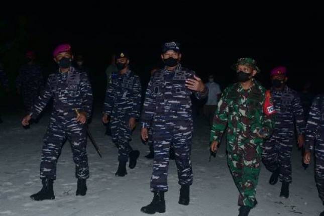 KASAL Laksamana TNI Yudo Didampingi Dankormar Pastikan Latihan Pendaratan Khusus Korps Marinir Sempurna