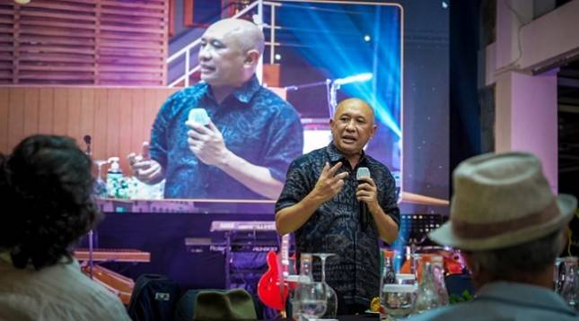 Malam Mingguan di Bandung, Menteri Teten dan Erick Thohir Tantang Seniman Jawa Barat! Ayo Buktikan...