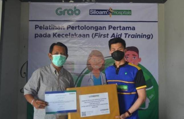 Siloam Hospitals Semarang Edukasi Pelatihan Penanganan Lakalantas untuk Pengemudi Online