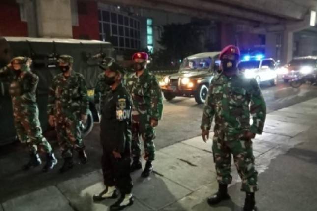 Prajurit Yonmarhanlan III Laksanakan Patroli PPKM di Jakarta