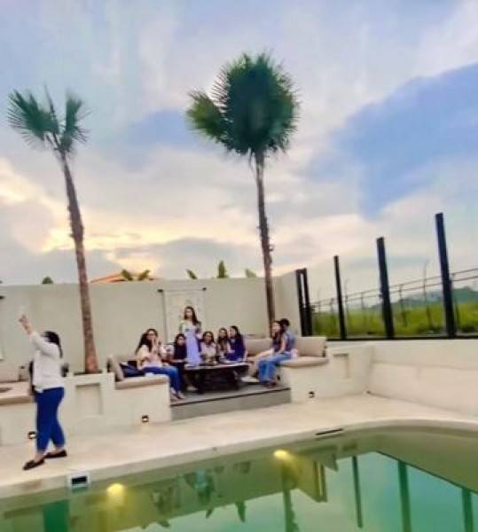 Mr Moonlight Runway Pool Cafe & Rest Bandung Dukung Sektor UMKM