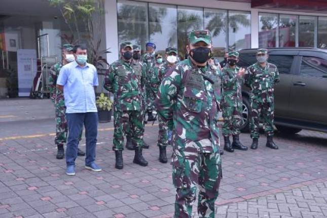 Panglima TNI Marsekal HadiTjahjanto Kerahkan 122 Nakes di Wilayah Aglomerasi Tangerang Dalam Rangka 70 Persen Herd Immunity