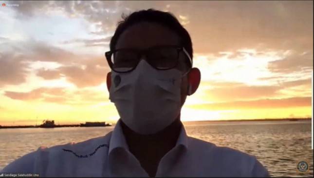 Menikmati Senja di Kaimana, Sandiaga Uno: Wow Cantik Banget!