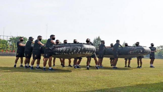 Prajurit Batalyon Infantri 5 Marinir Laksanakan Senam Perahu Karet