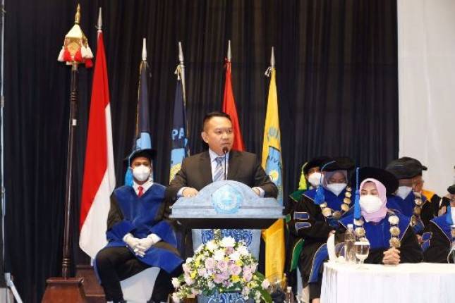 Pangkostrad  Letjen Dudung Berikan Pembekalan Kepada Calon Wisudawan Universitas Swadaya Gunung Jati Cirebon 