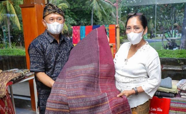 Cerita Wastra 2021 Sukses Latih 1.000 Pengrajin Kain Tenun Ciptakan Produk Bernilai Jual Tinggi